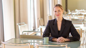 Vasemmistoliiton Hanna Sarkkinen: Hallituksen tulee valmistella kriisimekanismi kotitalouksien tueksi